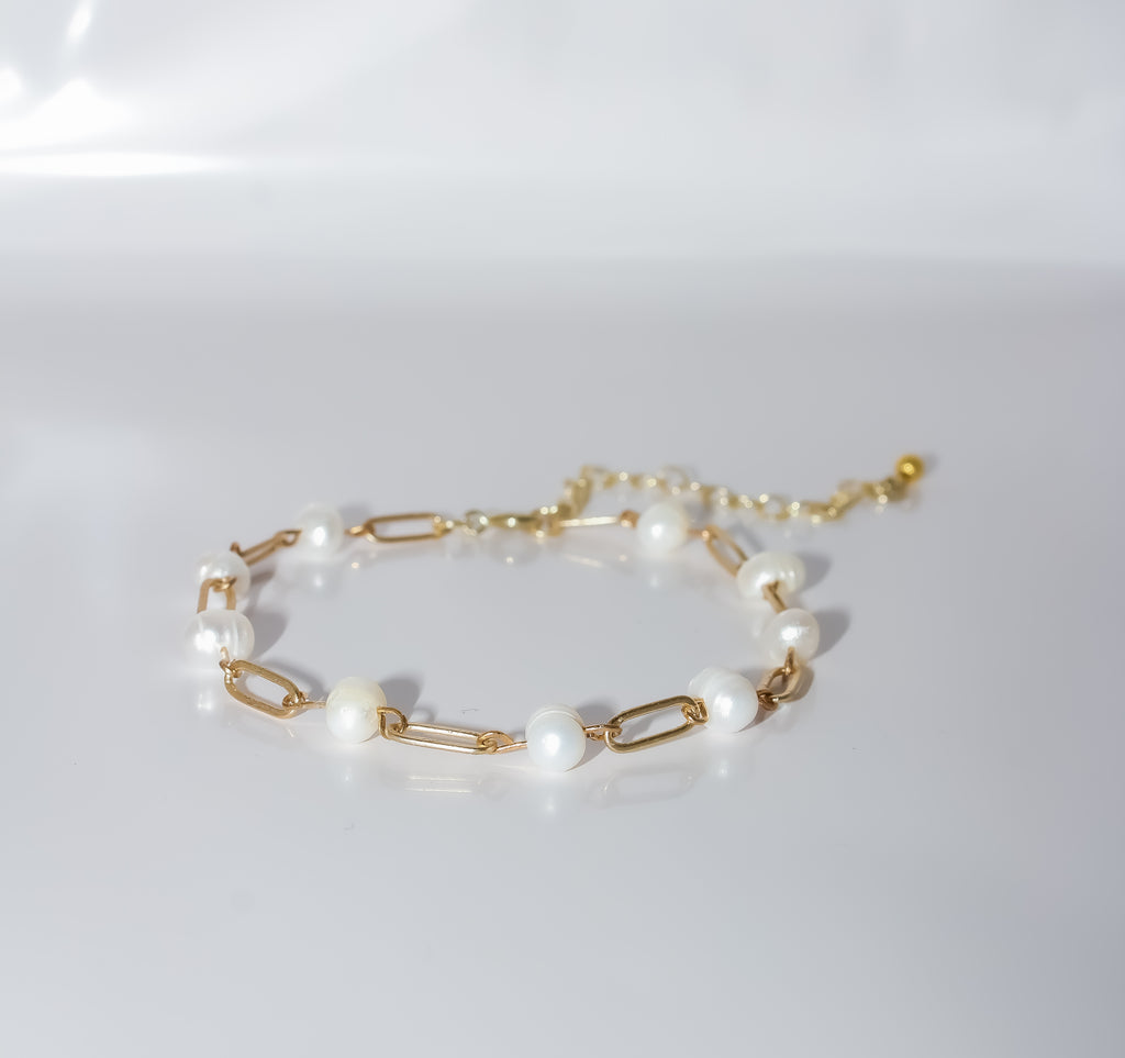 Gold Paperclip Chain Bracelet with Freshwater-Style Pearl Stations